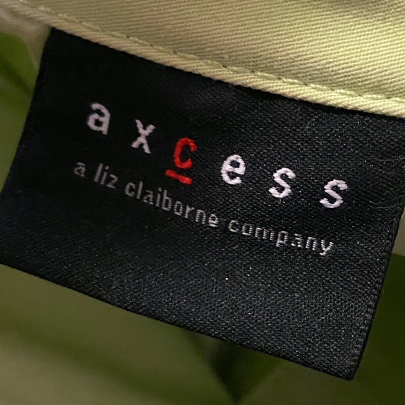 Access (Liz Claiborne) all weather jacket. - Picture 2 of 7